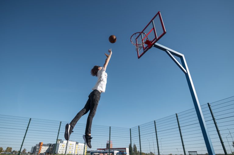 ACL Injury in Athletes: When Is Surgery Needed and Can You Return to Sports?